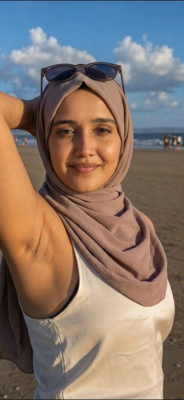 Portrait with a beige headscarf and sunglasses.