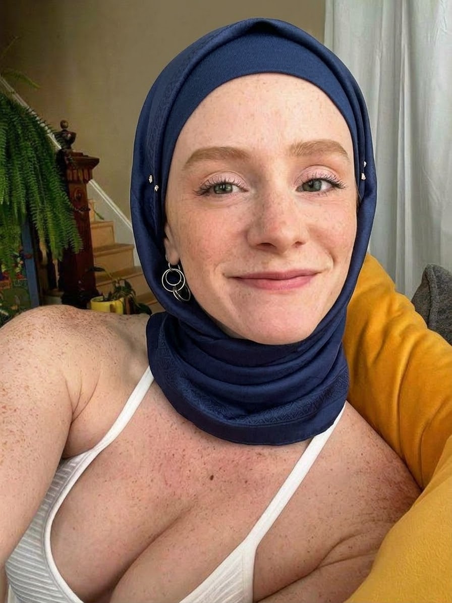صورة بحجاب أزرق مع ضوء الشمس.
